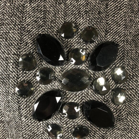 🧥 Early-2000s Newport News Jeweled Herringbone Jacket – Quiet Luxury - Picture 9 of 16